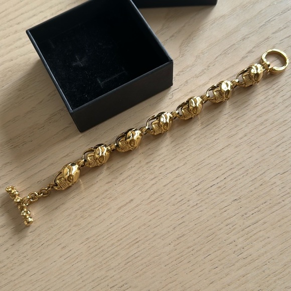 Gold toned skull bracelet - Picture 2 of 8